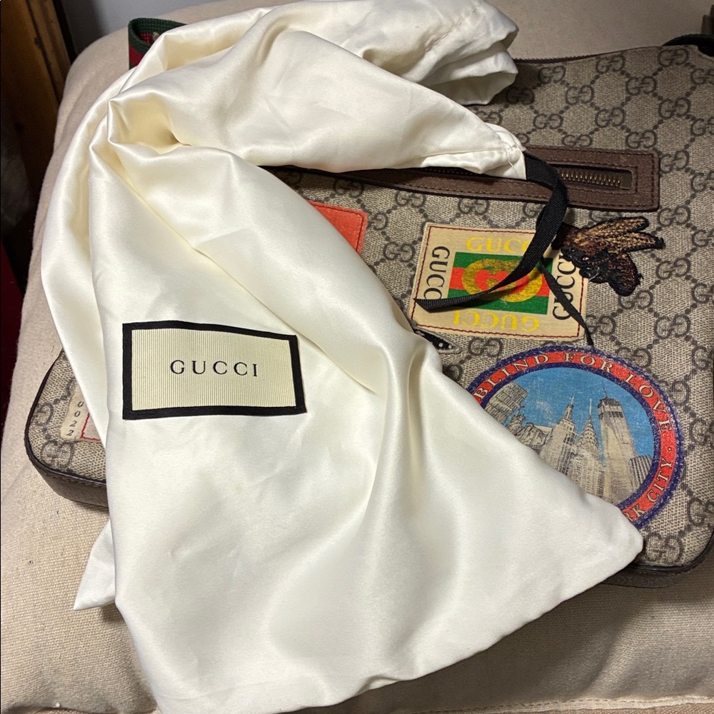 Ladies Gucci Tiger Sticker Crossbody Bag - Picture 10 of 10